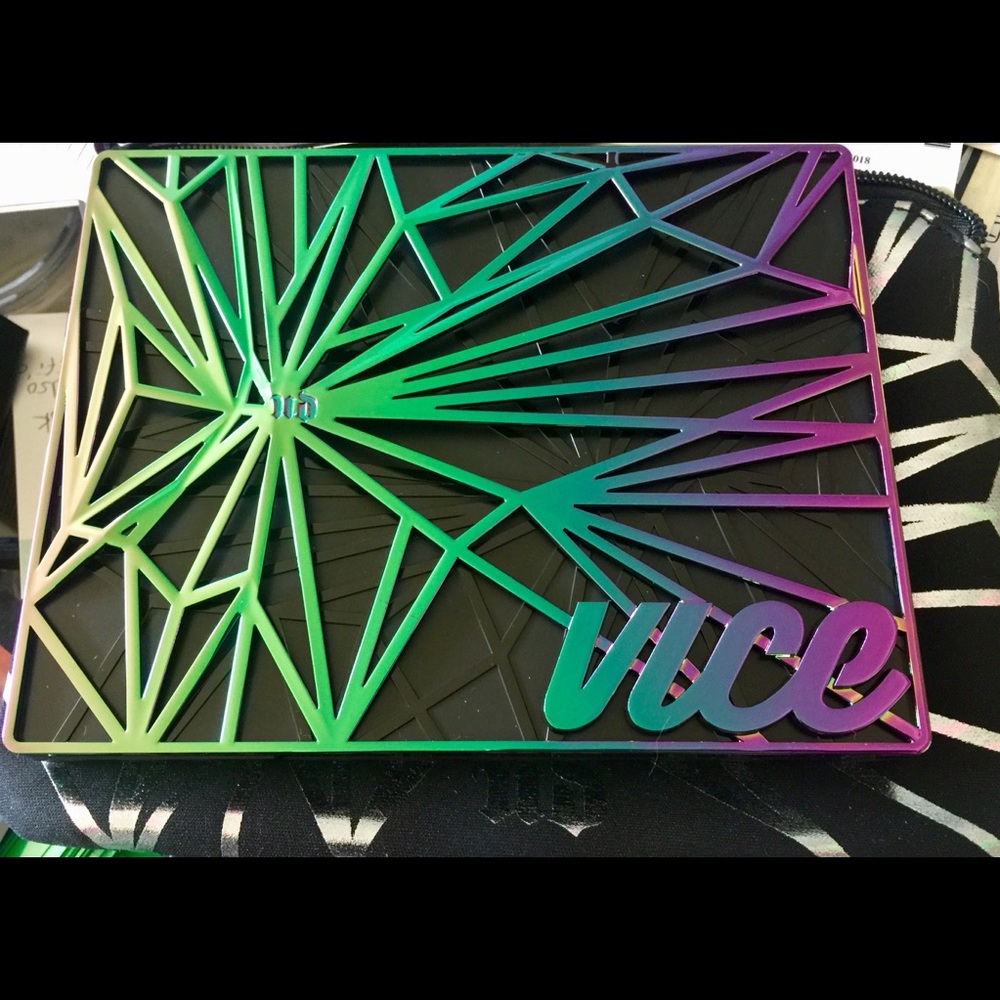 Urban Decay Vice Color Pallet